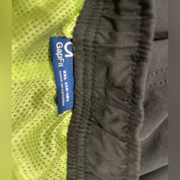 GAP Fit boys athletic shorts - Picture 3 of 3